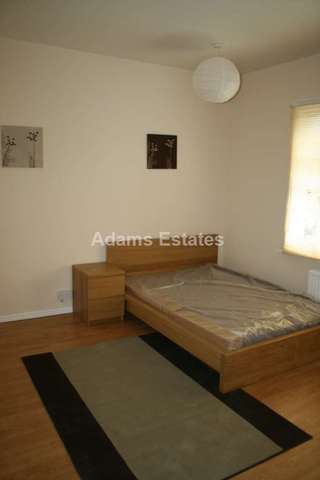  Image of 6 bedroom Terraced house to rent in London Road Earley Reading RG1 at London Road  Reading, RG1 3PA