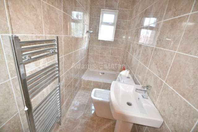  Image of 1 bedroom House Share to rent in London Road Earley Reading RG1 at London Road  Reading, RG1 5BJ