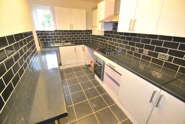  Image of 1 bedroom House Share to rent in London Road Earley Reading RG1 at London Road  Reading, RG1 5BJ