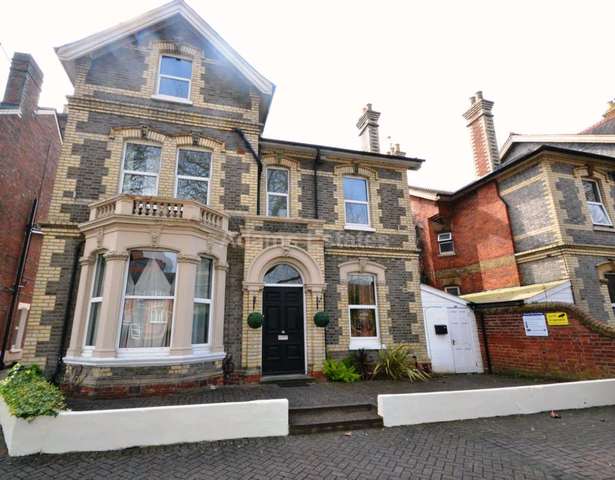  Image of 1 bedroom Studio flat to rent in London Road Earley Reading RG1 at London Road  Reading, RG1 5AU