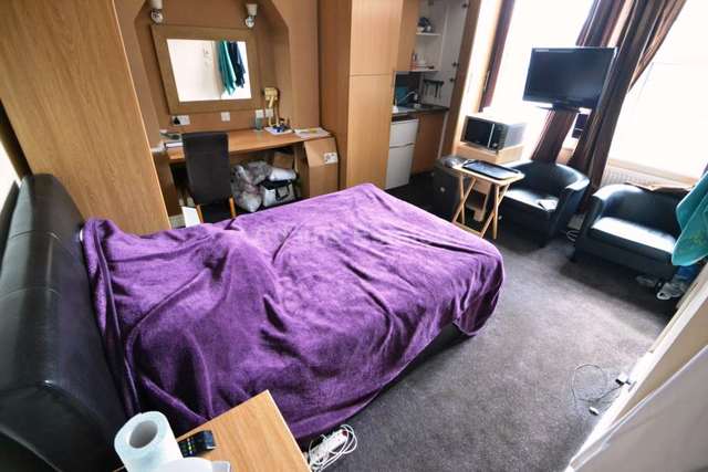  Image of 1 bedroom Studio flat to rent in London Road Earley Reading RG1 at London Road  Reading, RG1 5AU