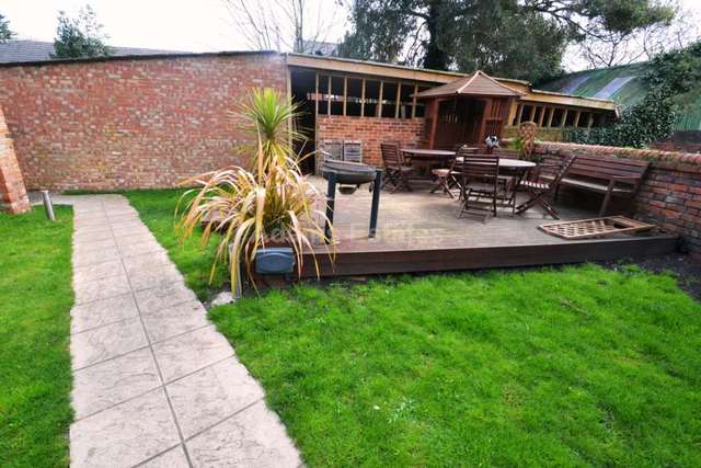  Image of 1 bedroom Studio flat to rent in London Road Earley Reading RG1 at London Road  Reading, RG1 5AU