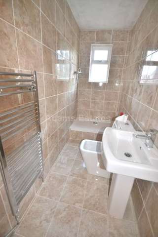  Image of 1 bedroom House Share to rent in London Road Earley Reading RG1 at London Road  Reading, RG1 5BJ