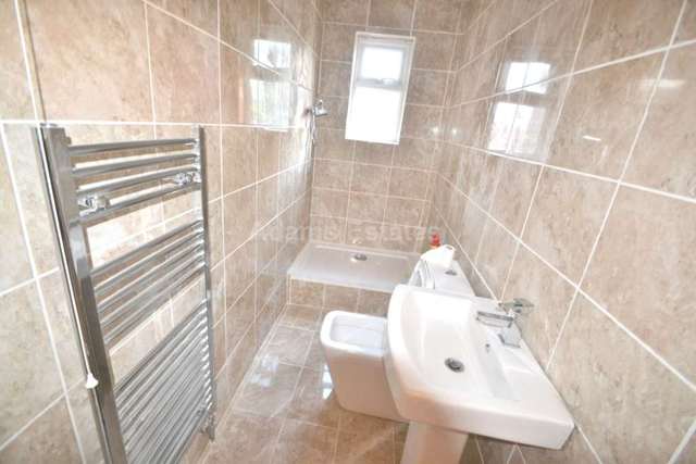  Image of 1 bedroom House Share to rent in London Road Earley Reading RG1 at London Road  Reading, RG1 5BJ