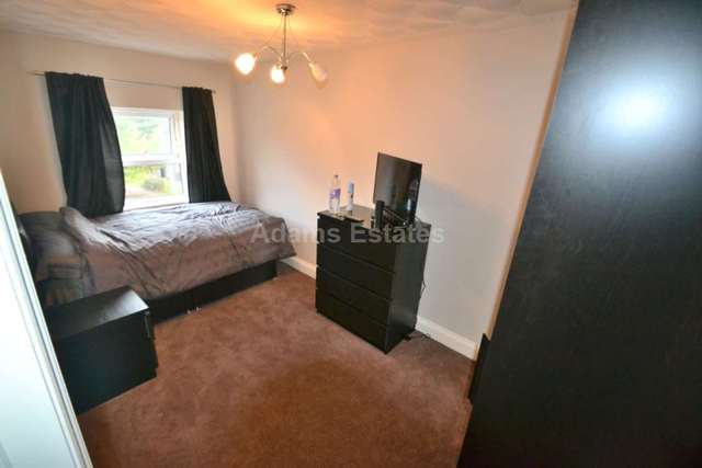  Image of 1 bedroom House Share to rent in London Road Earley Reading RG1 at London Road  Reading, RG1 5BJ