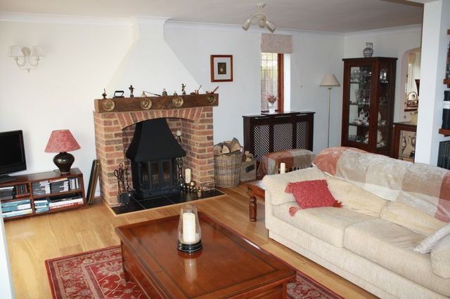  Image of 2 bedroom Detached house to rent in Wainwrights Long Crendon Aylesbury HP18 at 2A Wainwrights  Long Crendon, HP18 9DT