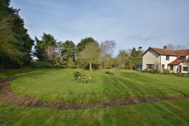  Image of 4 bedroom Cottage for sale in Low Road Tibenham Norwich NR16 at Low Road Tibenham Norwich, NR16 1PN