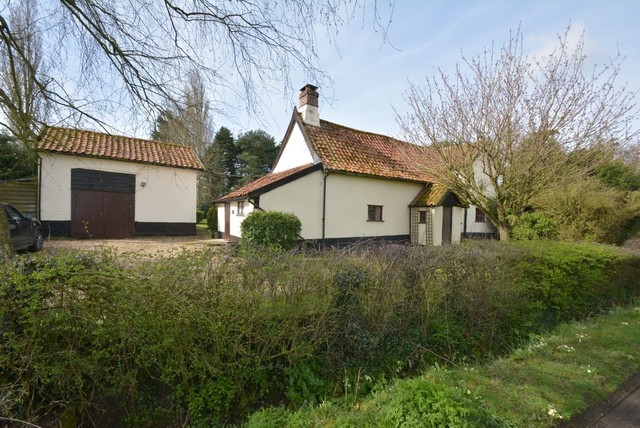  Image of 4 bedroom Cottage for sale in Low Road Tibenham Norwich NR16 at Low Road Tibenham Norwich, NR16 1PN