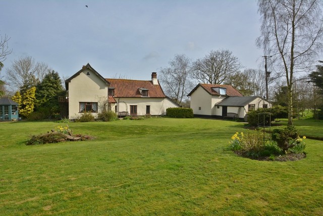  Image of 4 bedroom Cottage for sale in Low Road Tibenham Norwich NR16 at Low Road Tibenham Norwich, NR16 1PN