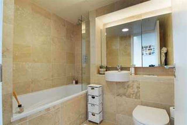  Image of 2 bedroom Flat to rent in Tower Bridge Road London SE1 at London Bridge, SE1 3LZ