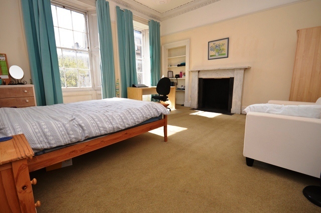  Image of 4 bedroom Flat to rent in Lutton Place Edinburgh EH8 at Newington Edinburgh Edinburgh, EH8 9PD