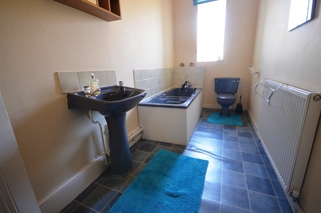  Image of 4 bedroom Flat to rent in Lutton Place Edinburgh EH8 at Newington Edinburgh Edinburgh, EH8 9PD