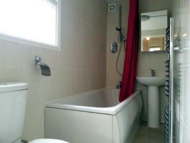  Image of 2 bedroom Flat to rent in Macfarlane Road London W12 at Shepherds Bush, W12 7JY