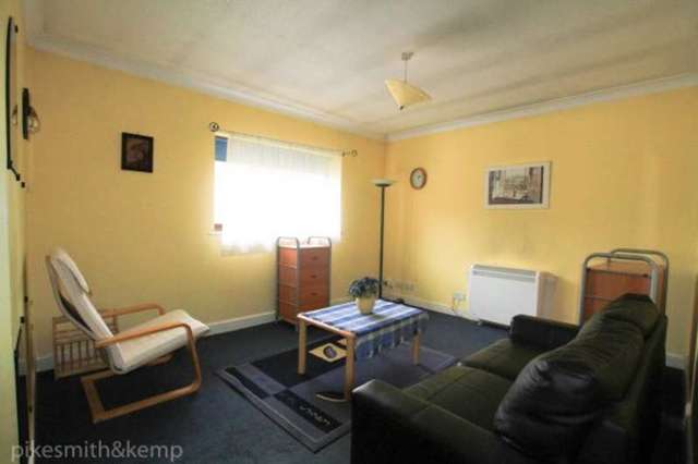  Image of 2 bedroom Flat for sale in Ludlow Road Maidenhead SL6 at MAIDENHEAD, SL6 2RS