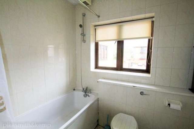  Image of 2 bedroom Flat for sale in Ludlow Road Maidenhead SL6 at MAIDENHEAD, SL6 2RS