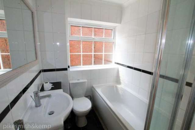  Image of 4 bedroom Detached house for sale in Norden Close Maidenhead SL6 at MAIDENHEAD, SL6 4BZ