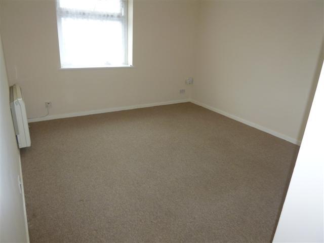 Image of 1 bedroom Flat to rent in Manor Parade Salvington Road Worthing BN13 at Durrington, BN13 2JP