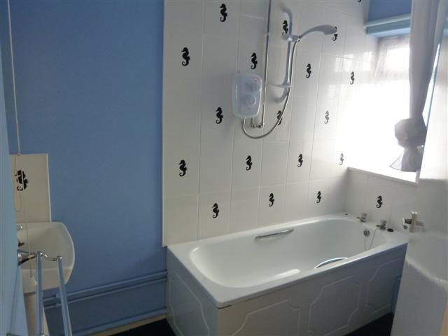  Image of 1 bedroom Flat to rent in Manor Parade Salvington Road Worthing BN13 at Durrington, BN13 2JP