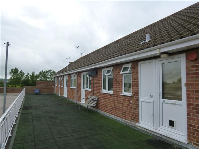  Image of 1 bedroom Flat to rent in Manor Parade Salvington Road Worthing BN13 at Durrington, BN13 2JP