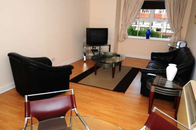  Image of 2 bedroom Apartment to rent in Chapel Road Redhill RH1 at Maple House, Chapel Road  Redhill, RH1 1LA