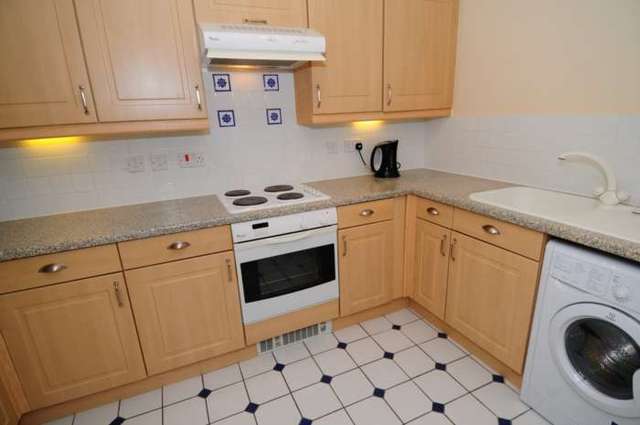  Image of 2 bedroom Apartment to rent in Chapel Road Redhill RH1 at Maple House, Chapel Road  Redhill, RH1 1LA