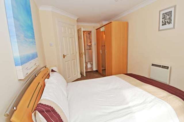  Image of 2 bedroom Apartment to rent in Chapel Road Redhill RH1 at Maple House, Chapel Road  Redhill, RH1 1LA