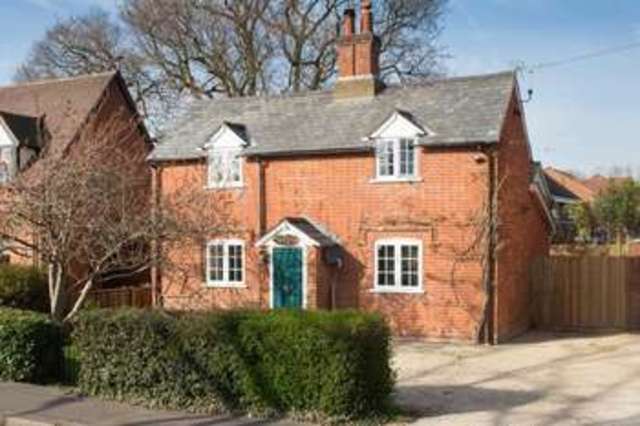  Image of 3 bedroom Detached house for sale in Hythe Road Marchwood Southampton SO40 at Hythe Road Marchwood Southampton, SO40 4WU