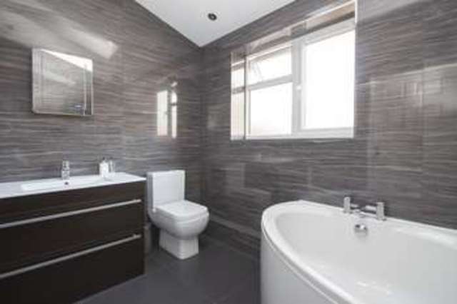  Image of 3 bedroom Detached house for sale in Hythe Road Marchwood Southampton SO40 at Hythe Road Marchwood Southampton, SO40 4WU