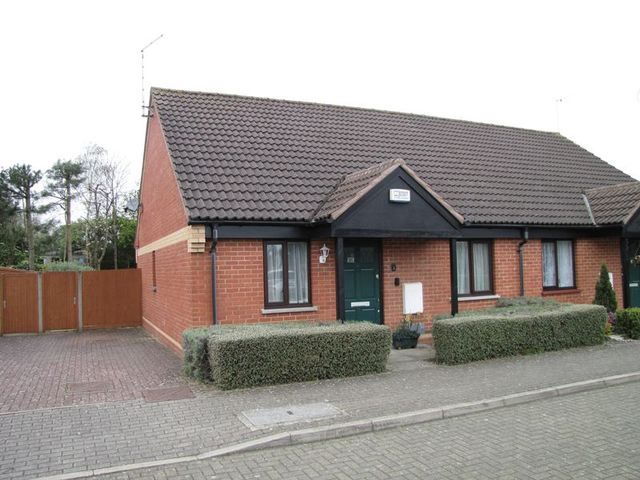  Image of 2 bedroom Property for sale in Marconi Croft Shenley Lodge Milton Keynes MK5 at Marconi Croft Shenley Lodge Milton Keynes, MK5 7FR