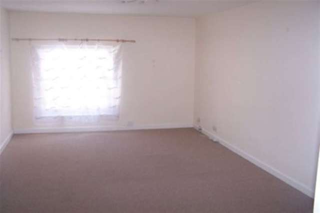  Image of 2 bedroom Flat to rent in Market Strand Falmouth TR11 at Falmouth, TR11 3DB