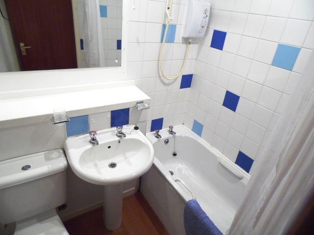  Image of 1 bedroom Flat to rent in Mclean Place Paisley PA3 at Paisley Renfrewshire Renfrewshire, PA3 2DG