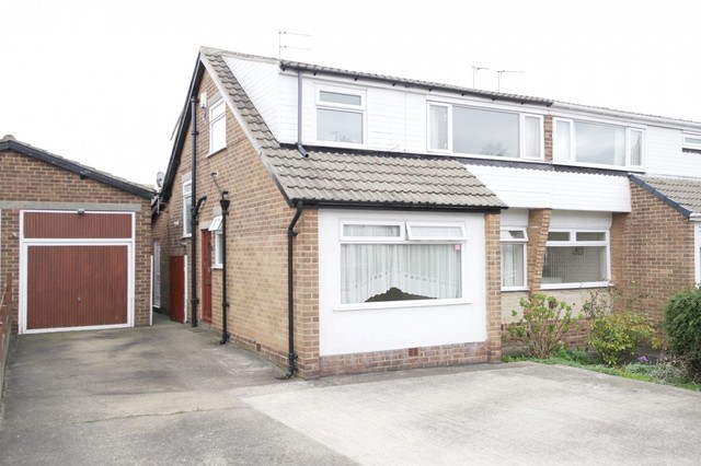  Image of 3 bedroom Semi-Detached house to rent in Meadow Park Crescent Stanningley Pudsey LS28 at Stanningley, LS28 7TL