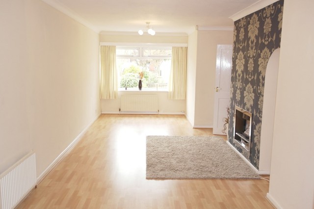  Image of 3 bedroom Semi-Detached house to rent in Meadow Park Crescent Stanningley Pudsey LS28 at Stanningley, LS28 7TL