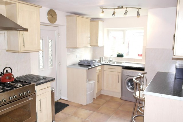  Image of 3 bedroom Semi-Detached house to rent in Meadow Park Crescent Stanningley Pudsey LS28 at Stanningley, LS28 7TL
