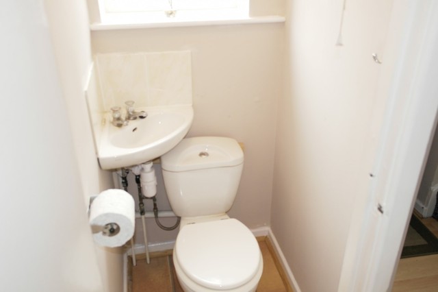  Image of 3 bedroom Semi-Detached house to rent in Meadow Park Crescent Stanningley Pudsey LS28 at Stanningley, LS28 7TL