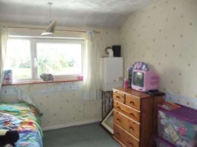  Image of 4 bedroom Semi-Detached house for sale in Mendip Way Luton LU3 at Luton Bedfordshire Sundon Park, LU3 3JJ