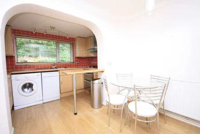  Image of 3 bedroom Terraced house to rent in Middle Cloister Billericay CM11 at Middle Cloister  Billericay, CM11 2AL