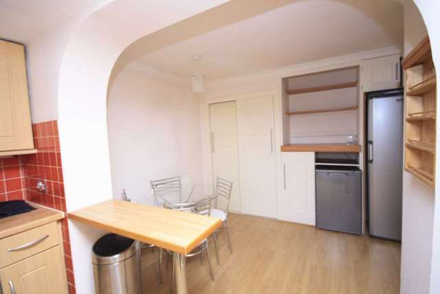  Image of 3 bedroom Terraced house to rent in Middle Cloister Billericay CM11 at Middle Cloister  Billericay, CM11 2AL