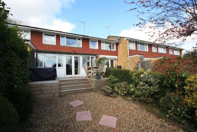  Image of 3 bedroom Terraced house to rent in Middle Cloister Billericay CM11 at Middle Cloister  Billericay, CM11 2AL
