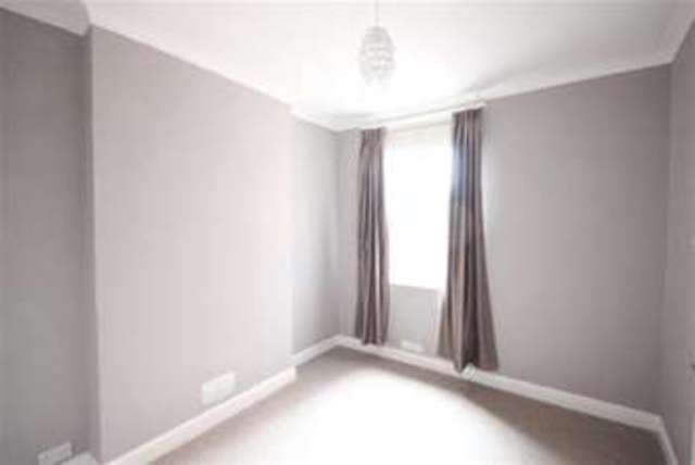  Image of 1 bedroom Flat to rent in Ashfield Road Midhurst GU29 at Midhurst, GU29 9JS