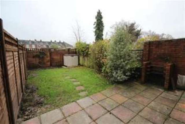  Image of 1 bedroom Flat to rent in Ashfield Road Midhurst GU29 at Midhurst, GU29 9JS