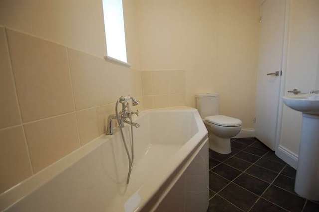  Image of 2 bedroom Flat to rent in High Street Goring Reading RG8 at Midland House High Street Goring On Thames, RG8 9AR