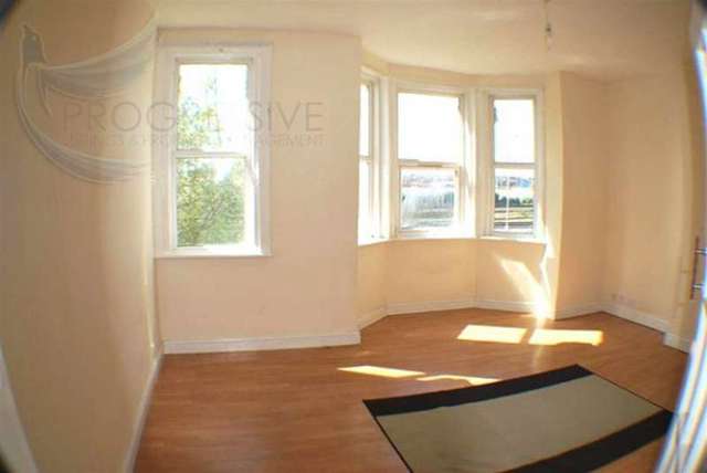  Image of Flat to rent in Millbrook Road West Southampton SO15 at Millbrook Road West  City Centre Southampton, SO15 0HU