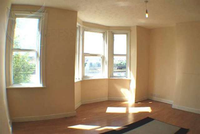  Image of Flat to rent in Millbrook Road West Southampton SO15 at Millbrook Road West  City Centre Southampton, SO15 0HU