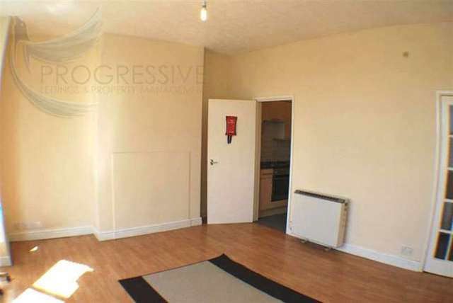  Image of Flat to rent in Millbrook Road West Southampton SO15 at Millbrook Road West  City Centre Southampton, SO15 0HU