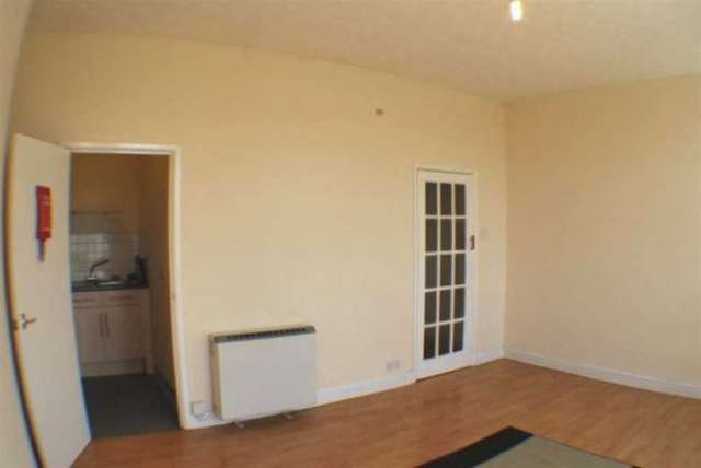  Image of Flat to rent in Millbrook Road West Southampton SO15 at Millbrook Road West  City Centre Southampton, SO15 0HU