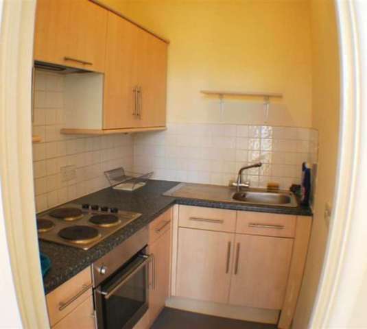  Image of Flat to rent in Millbrook Road West Southampton SO15 at Millbrook Road West  City Centre Southampton, SO15 0HU