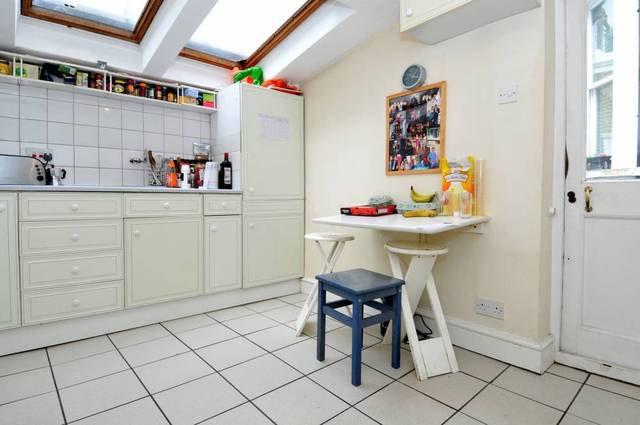  Image of 4 bedroom Flat to rent in Musgrave Crescent London SW6 at Musgrave Crescent  Fulham, SW6 4PT