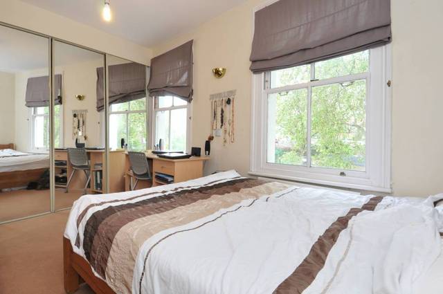  Image of 4 bedroom Flat to rent in Musgrave Crescent London SW6 at Musgrave Crescent  Fulham, SW6 4PT