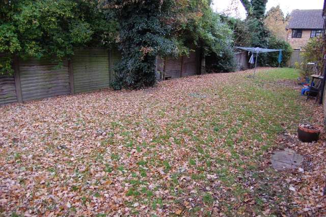  Image of 2 bedroom Apartment to rent in Limebush Close New Haw Addlestone KT15 at Limebush Close New Haw Addlestone, KT15 3LW